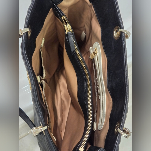 Henri Bendel No7 Expandable Black Quilted Lambskin Leather Chain Tote Bag - Picture 4 of 15